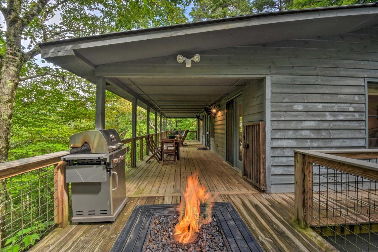 Cozy Clayton Cabin With Deck And Mountain Views!ヴィラ エクステリア 写真